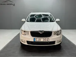 Vit Begagnad 2012 Skoda Superb Ambition Kombi | 59 900 kr (Marknadspris)