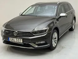 Mörkbrun Begagnad 2016 VW Passat Alltrack Executive Kombi | 157 000 kr (Dyr)