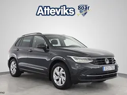 Grå Begagnad 2022 VW Tiguan Life SUV | 279 900 kr (Bra pris)