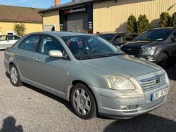 Ljusgrön (grön) Begagnad 2004 Toyota Avensis Halvkombi | 34 900 kr (Marknadspris)