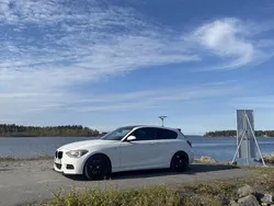 Vit Begagnad 2013 BMW M135 Comfort Edition Halvkombi | 180 000 kr (Superpris)