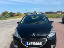 Svart Begagnad 2014 Peugeot 208 Halvkombi | 55 000 kr (Marknadspris)