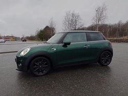 British racing green Begagnad 2016 Mini Cooper Halvkombi | 149 900 kr (Lite dyr)