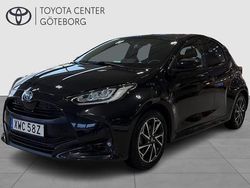 Svart Begagnad 2022 Toyota Yaris Hybrid Active Halvkombi | 214 900 kr (Marknadspris)