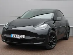 Svart Begagnad 2023 Tesla Model Y Long Range SUV | 479 800 kr (Lite dyr)