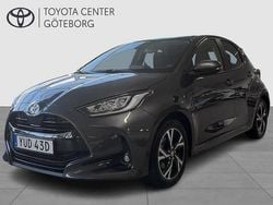 Mörkgrå (grå) Begagnad 2024 Toyota Yaris Hybrid Active Halvkombi | 269 900 kr (Lite dyr)