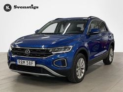 Blå Begagnad 2024 VW T-Roc SUV | 294 800 kr (Marknadspris)