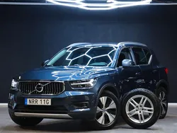Mörkblå (blå) Begagnad 2021 Volvo XC40 Momentum SUV | 289 800 kr (Marknadspris)