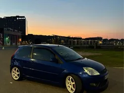 Blå Begagnad 2005 Ford Fiesta ST Halvkombi | 34 000 kr (Marknadspris)