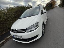 Vit Begagnad 2012 VW Sharan Minibuss | 65 000 kr (Dyr)
