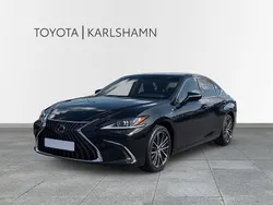 Svart Begagnad 2024 Lexus ES300H Limited Edition Sedan | 479 000 kr (Marknadspris)