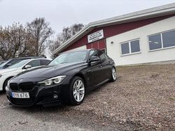 Svart Begagnad 2018 BMW 330e M Sport Sedan | 249 000 kr (Marknadspris)
