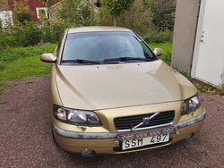 Gul Begagnad 2001 Volvo S60 Sedan | 15 000 kr (Bra pris)