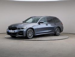 Grå Begagnad 2020 BMW 330e M Sport Kombi | 299 000 kr (Marknadspris)