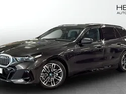 Grå (grey) Begagnad 2025 BMW 530e M Sport Kombi | 654 700 kr (Superpris)