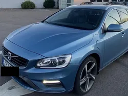 Blå Begagnad 2016 Volvo V60 R-Design Kombi | 160 000 kr (Marknadspris)