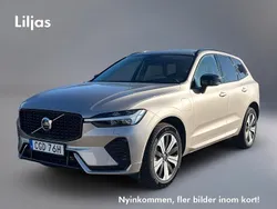 Ljusgrå Begagnad 2023 Volvo XC60 Plus SUV | 529 000 kr (Marknadspris)