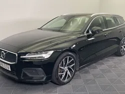 Svart Begagnad 2020 Volvo V60 Momentum Kombi | 249 900 kr (Marknadspris)
