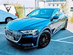 Blå Begagnad 2019 Audi e-tron Design SUV | 289 000 kr