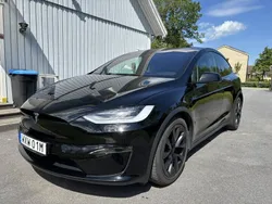 Svart Begagnad 2023 Tesla Model X Long Range SUV | 859 000 kr
