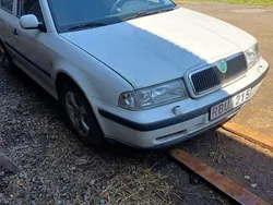 Vit Begagnad 2000 Skoda Octavia Halvkombi | 3 000 kr (Superpris)