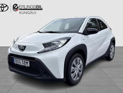 Vit Begagnad 2022 Toyota Aygo Play Halvkombi | 149 900 kr (Marknadspris)