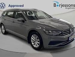 Grå Begagnad 2023 VW Passat Business Kombi | 299 000 kr (Bra pris)