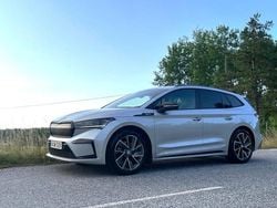 Silver Begagnad 2022 Skoda Enyaq iV SportLine SUV | 429 000 kr (Marknadspris)