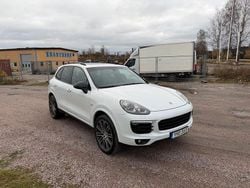 Vit Begagnad 2016 Porsche Cayenne Edition SUV | 369 900 kr (Marknadspris)