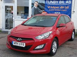 Röd Begagnad 2014 Hyundai i30 Premium Halvkombi | 106 900 kr (Marknadspris)