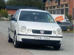 Grå Begagnad 2003 VW Polo Halvkombi | 19 900 kr (Dyr)