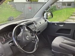 Vit Begagnad 2012 VW Caravelle Comfortline Minibuss | 139 000 kr (Superpris)