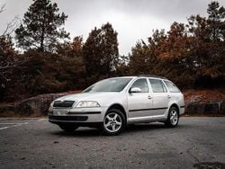 Silver Begagnad 2005 Skoda Octavia Kombi | 29 900 kr (Marknadspris)