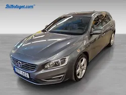 Grå Begagnad 2018 Volvo V60 Summum Kombi | 234 000 kr (Marknadspris)