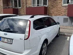 Vit Begagnad 2010 Ford Focus Platinum Kombi | 35 000 kr (Marknadspris)