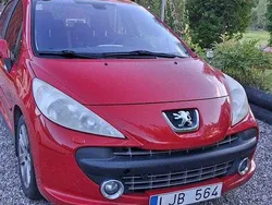 Röd Begagnad 2006 Peugeot 207 Halvkombi | 17 000 kr (Marknadspris)