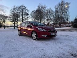 Röd Begagnad 2013 Kia Ceed Sportswagon Comfort Kombi | 89 900 kr (Marknadspris)
