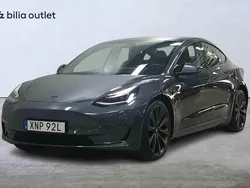 Grå Begagnad 2020 Tesla Model 3 Performance Sedan | 319 900 kr (Marknadspris)