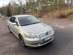 Silver Begagnad 2005 Toyota Avensis Sedan | 33 000 kr (Marknadspris)