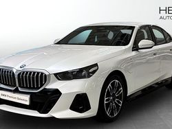 Vit (white) Begagnad 2025 BMW 530e M Sport Sedan | 598 700 kr (Superpris)