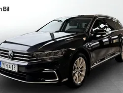 Mörkgrå Begagnad 2022 VW Passat GTE Kombi | 249 900 kr (Marknadspris)