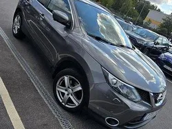 Grå Begagnad 2015 Nissan Qashqai SUV | 89 000 kr (Marknadspris)