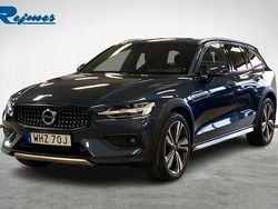 Mörkblå Begagnad 2021 Volvo V60 CC SE Kombi | 299 800 kr (Marknadspris)
