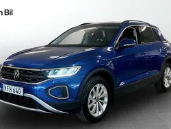 Blå Begagnad 2024 VW T-Roc Life SUV | 319 900 kr (Dyr)