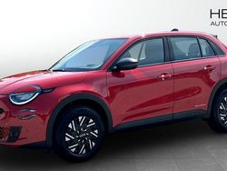 Röd (red) Ny 2025 Fiat 600 Lounge SUV | 305 800 kr