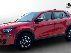 Röd (red) Ny 2025 Fiat 600 Lounge SUV | 350 800 kr (Dyr)