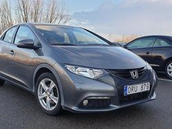 Ljusgrå Begagnad 2013 Honda Civic Halvkombi | 69 500 kr (Marknadspris)