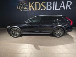 Svart Begagnad 2019 Volvo V90 CC Momentum Kombi | 259 900 kr (Marknadspris)