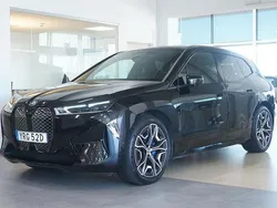 Svart Begagnad 2022 BMW iX Sport Line SUV | 489 800 kr (Marknadspris)