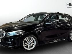 Svart (black) Begagnad 2020 BMW 118 M Sport Halvkombi | 218 700 kr (Marknadspris)